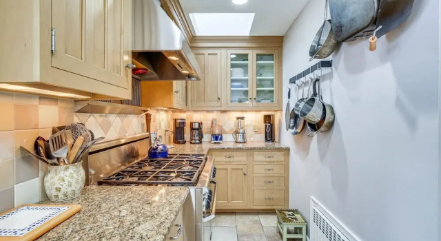 Spacious Mount Kisco Home < 1 Mi to Downtown!, 预订 酒店 Mount Kisco Westchester County