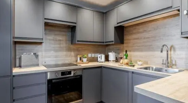Wholesome Family 3-Bed, 2-Bath Apt; Free Gym & PKG, Забронировать Отель Отели Англии 3 звезды, 3*