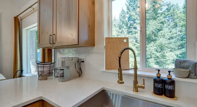Коттедж Unwind in Cle Elum: Hot Tub & Cozy Fireplace!
