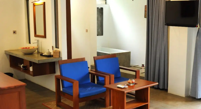 Двухместный номер Deluxe с балконом Chez Moi Suite and Spa