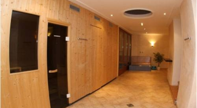 Hotel Bernadette, Rezerwuj Hotel Hotele w Tyrol z parkingiem, Parking