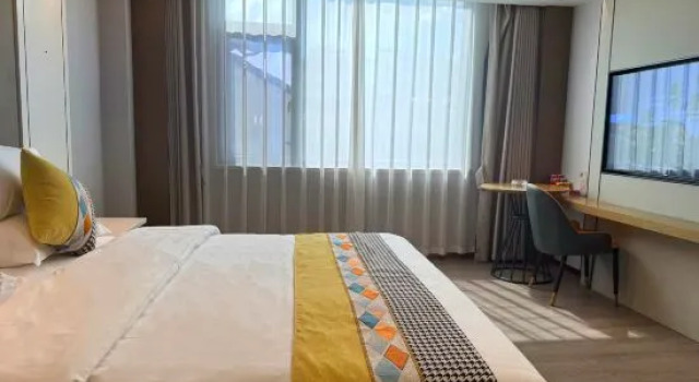 Трёхместный семейный люкс Chaoman Smart Hotel (Lincang People's Hospital City No. 1 Middle School)