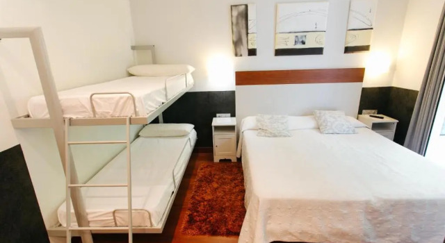 Трёхместный номер Hostal San Sebastian Centro