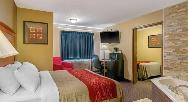 Четырёхместный люкс Rodeway Inn Rapid City North