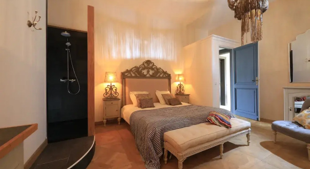 Château de Garde, Prenota Hotel Moulon 