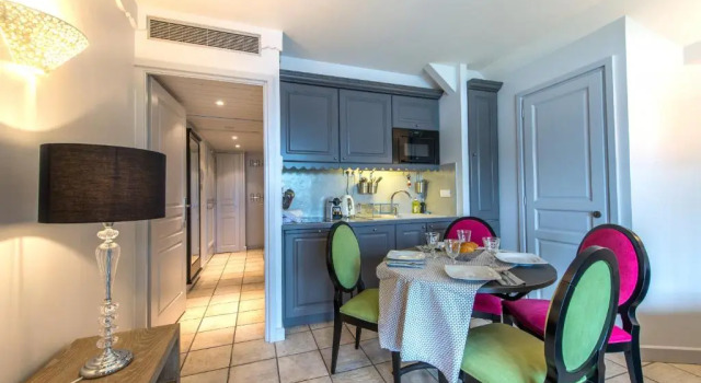 Апартаменты с балконом Les Roseaux du Lac - 7 appartements situés dans une résidence posée au bord du lac dAnnecy