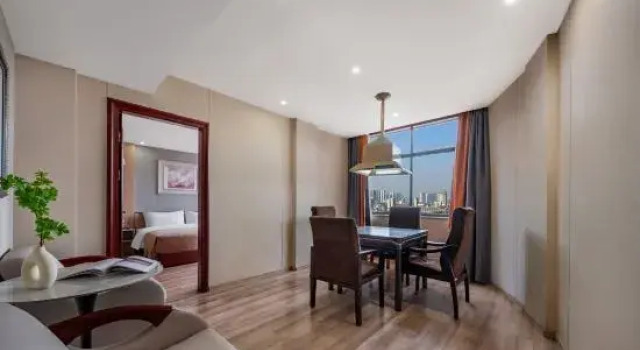 Люкс Business Ruitisen Hotel (Dongyang City Center Branch)