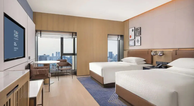 Четырёхместный номер Standard с видом на город Отель Four Points by Sheraton Chengdu Chunxi Road
