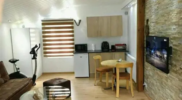 Studio cosy au centre de Couvet, Varaa Hotelli Val-de-Travers 