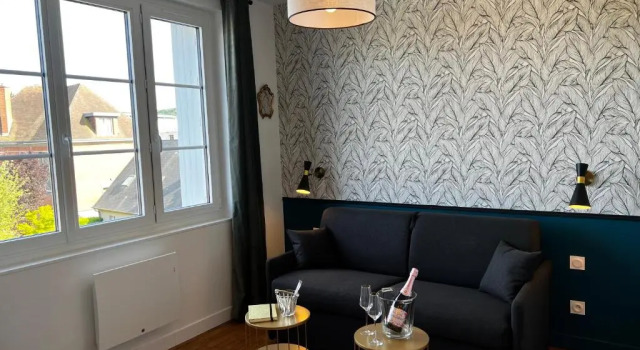 IDÉALEMENT SITUÉ "LE STUDIO" Les Locations ISAHORA sont aussi à 2 pas du Château d'Eu, des Falaises du Tréport, de MERS les Bains et aux portes de la BAIE DE SOMME, Book Apartment Eu 