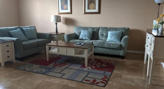 2Bedroom with Den and 2BA 4 Blocks to Santa Monica Beach, Забронировать Отель Санта-Моника 
