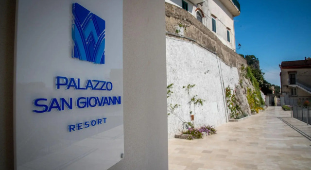 Palazzo San Giovanni, Book Hotel Hoteller i Pontone med parkering, Parkering