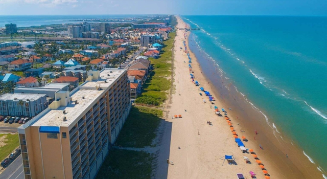 Апартаменты Penthouse Beachfront Views Renovated 4 Bedroom Condo