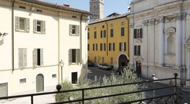 B&B Al Duomo, Забронировать Отель «постель и завтрак» Отели в центре Лонато-дель-Гарды с завтраком, отели в центре Лонато-дель-Гарды с завтраком