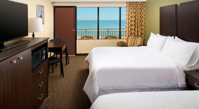 Четырёхместный номер Standard с балконом и oceanfront Four Points by Sheraton Virginia Beach Oceanfront
