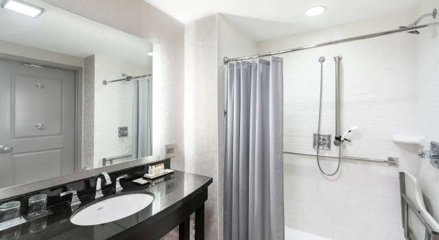 Двухместный номер Standard Renaissance by Marriott Boston Patriot Place Hotel
