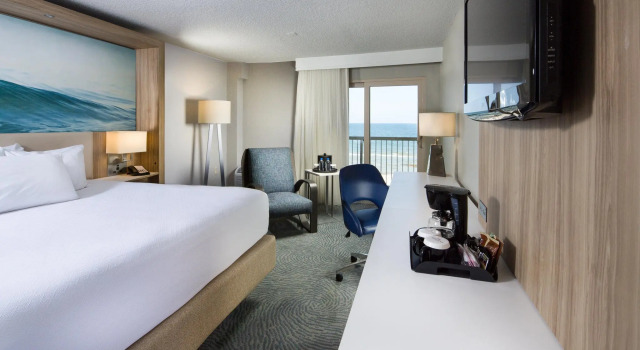 Двухместный номер Standard с балконом и oceanfront Crowne Plaza Melbourne-Oceanfront by IHG