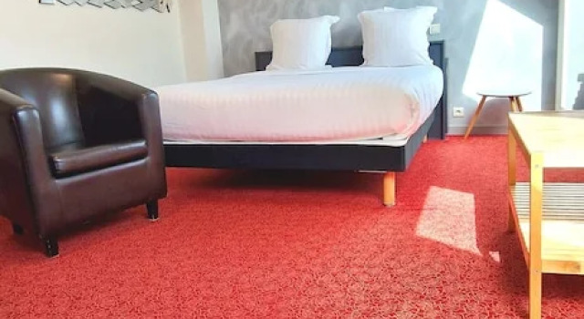 Номер Comfort Brit Hotel Essentiel Pontivy Robic