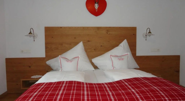 Alpenferienwohnung Strickner, Rezerwuj Hotel Hotele w Tyrol z parkingiem, Parking