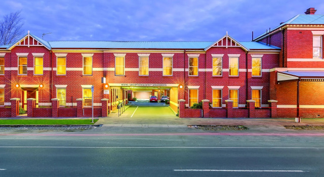 Lake Inn Ballarat, Rezerwuj Hotel Hotele 4-gwiazdkowe w Ballarat, 4*