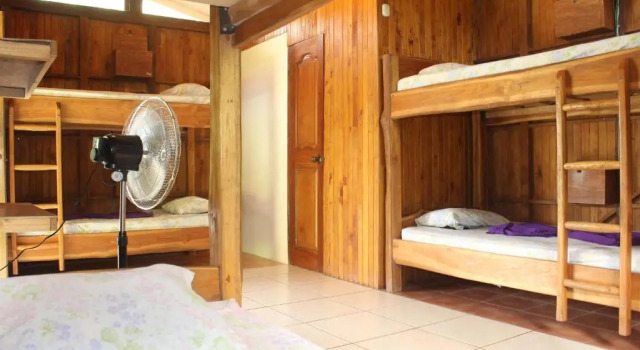 Кровать в общем номере Hostel Las Mariposas