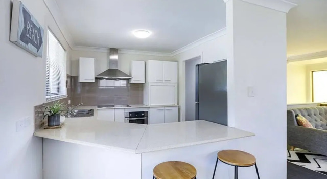 Private Room in Pleasant Ashmore, Book Hotel Ashmore Gold Coast