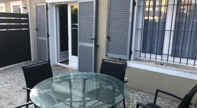 Апартаменты Hôtel du Bord de Mer "Le Vanillé"