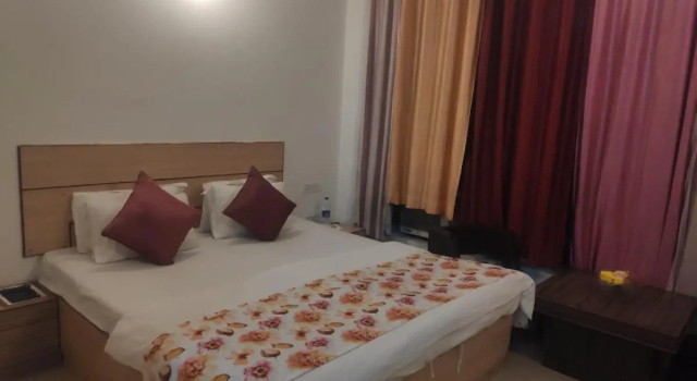 Clarks Inn Express Jammu, Забронировать Отель Отели Джамму и Кашмира с парковкой, Парковка