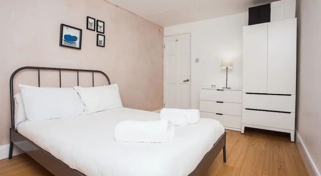 Modern 2 Bedroom House With Parking