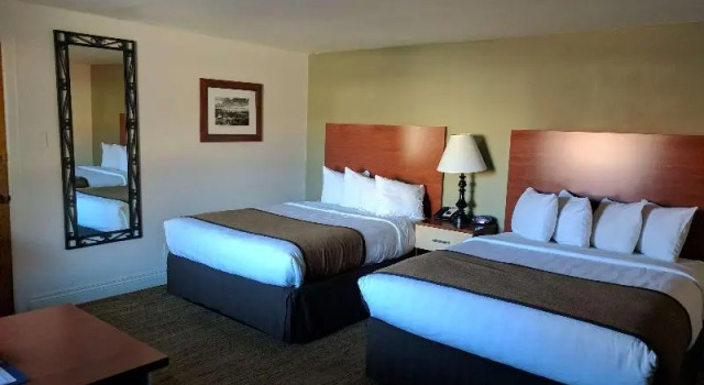 Четырёхместный номер Standard с балконом Best Western Red Hills
