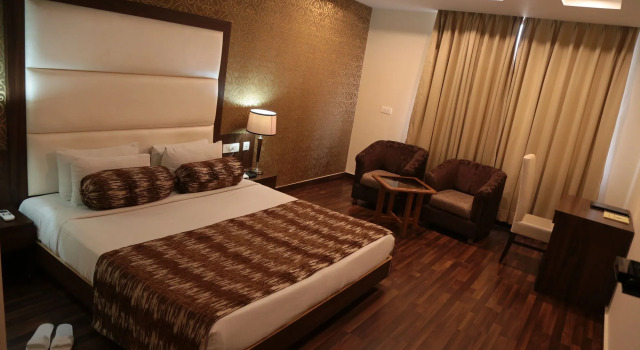 Hotel JSR Continental, Rezerwuj Hotel Hotele w Uttarakhand z basenem, Basen