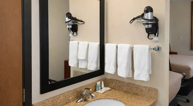 Четырёхместный люкс Comfort Inn Dickinson