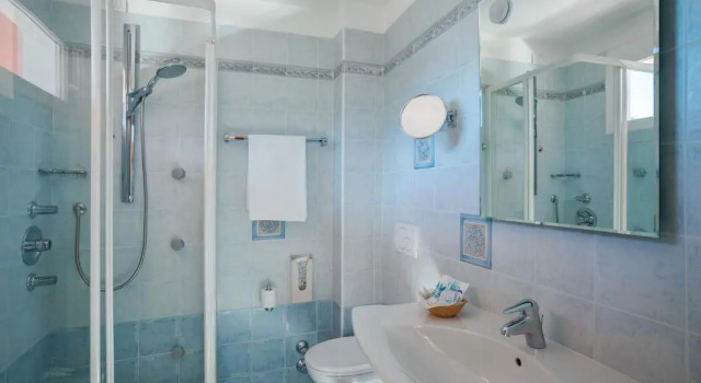 Номер Comfort Hotel Londra Slow Living Molveno