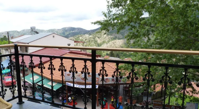 Трёхместный номер Standard с балконом Mountain Rose Hotel & Restaurant