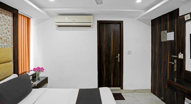 Capital O 88320 Hotel Grand Stays, Забронировать Отель Пахар-Ганж Нью-Дели, рядом с Рынок Садар-Базар