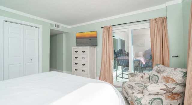 Sea La Vie Oceanfront Condo With Balcony, Book Hotel Hoteller i Lower Grand Lagoon med parkering, Parkering