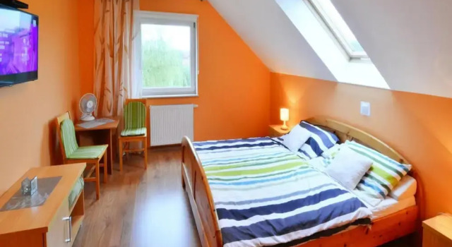 Апартаменты Holiday Apartment, 2 Bedrooms, Garden, Bicycles
