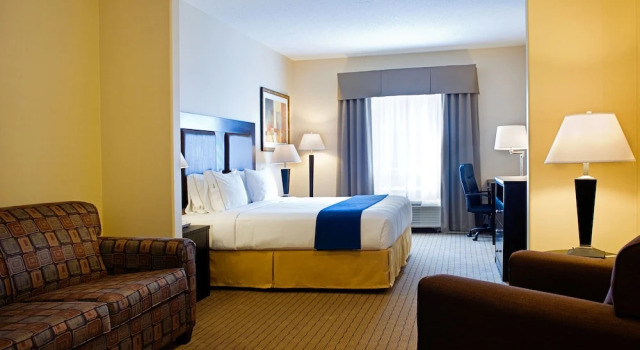 Двухместный люкс Holiday Inn Express & Suites-Regina-South by IHG