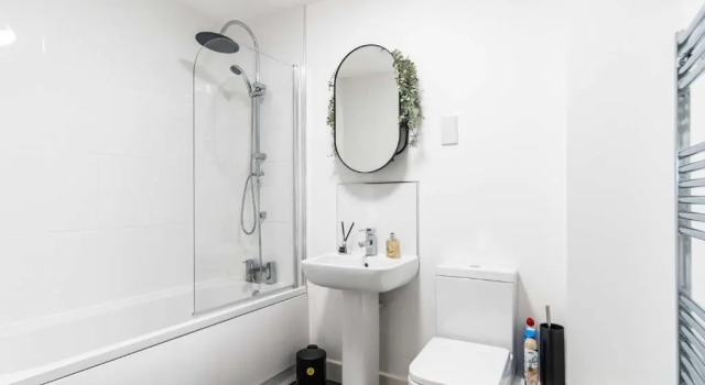 Апартаменты Standard New Private Apartment Building Minutes From Heathrow