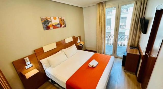 Двухместный номер с балконом и с видом на город Hostal Abadia Madrid