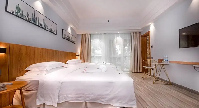 Двухместный номер Standard с видом на горы Cactus Resort Sanya by Gloria