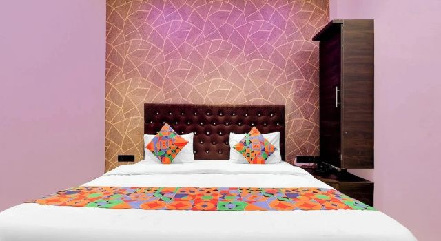 Номер Premium Fabhotel Royal Residency