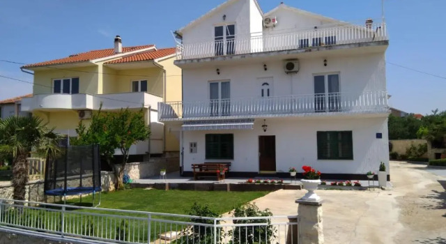 Apartments Tonći