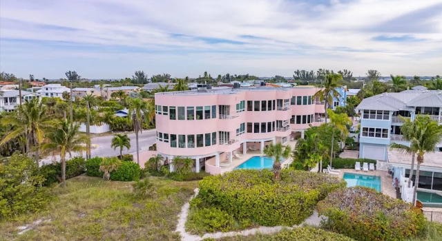 Апартаменты 180 Degree Ocean Views Direct Access to Holmes Beach