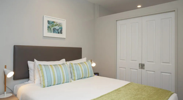 Apartment 2 Schlafzimmer mit Balkon Quest Atrium Serviced Apartments