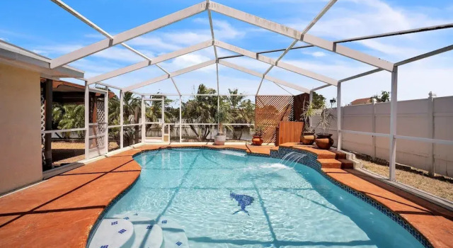 Waterfront Escape With Private Pool & Gulf Access 3 Bedroom Home, Rezervați Casă de vacanță Hudson Florida