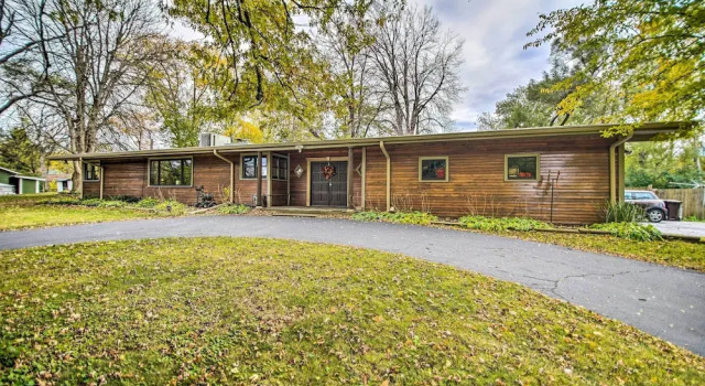 Fenced Yard: Fox River Grove Home, Dogs Welcome, Забронировать Отель Отели Иллинойс 3 звезды, 3*