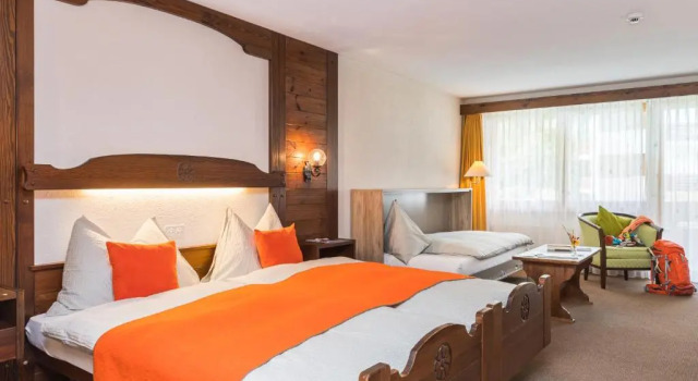 Трёхместный номер Standard с балконом BaseCamp Hotel
