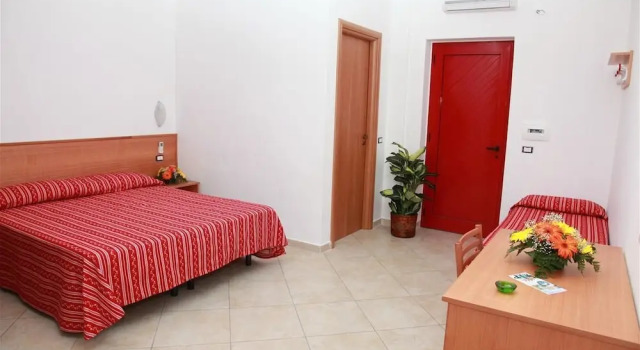 Luigiane B&B e Ristorante, Book Bed and Breakfast Hoteller i Acquappesa med parkering, Parkering
