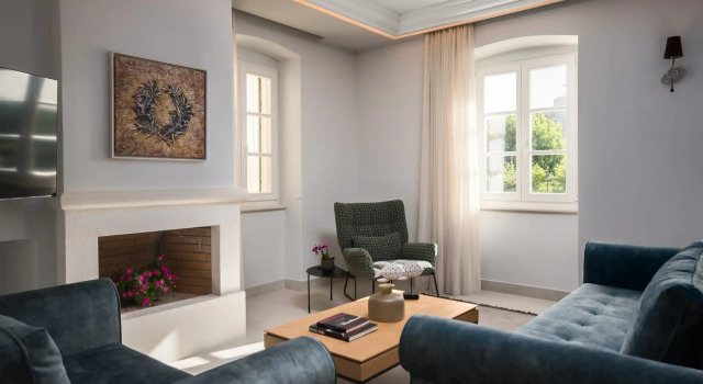Люкс Deluxe с частичным видом на море New York Luxury Suites